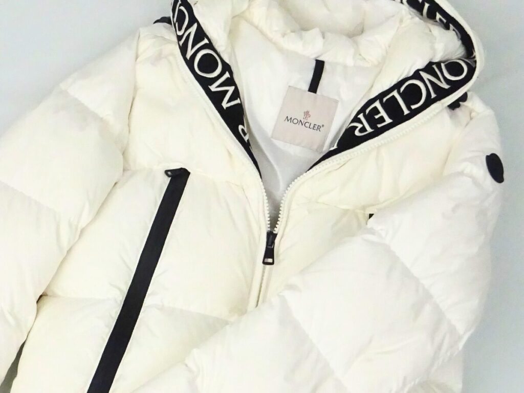 クリーニング済み⭐️モンクレール　ホワイトダウン80cm クリーニング済み⭐️モンクレール ホワイトダウン80cm クリーニング