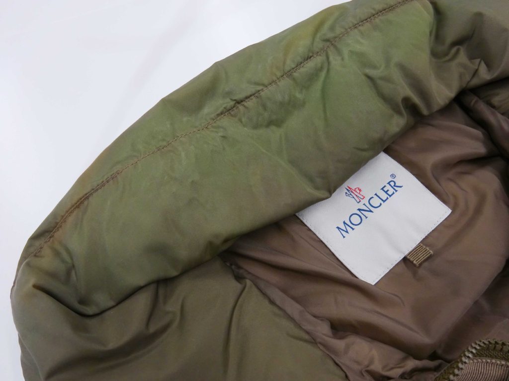 モンクレールカーキダウン色あせ戻すリペア⑥