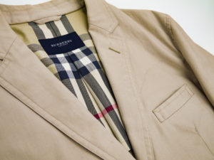 バーバリー　トレンチコート　クリーニング済 バーバリーのトレンチコートなどのクリーニングならニックお任せ！