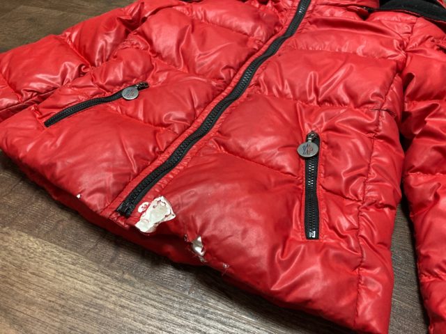 モンクレールダウンの裾部分修理事例