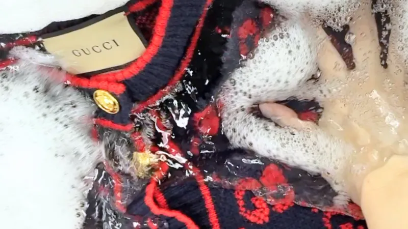 Gucciニットクリーニング