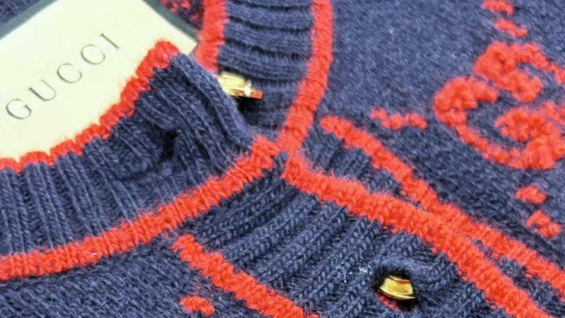 Gucciニットクリーニング