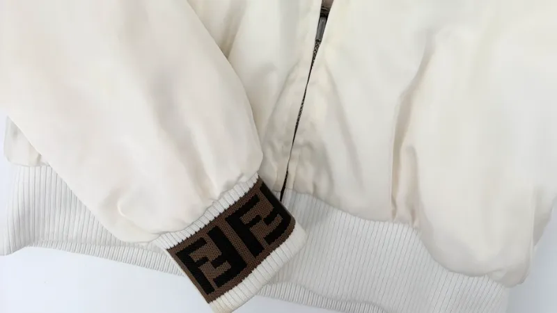 フェンディ ミンクブルゾン 36 FENDI〉「裏地がミンクのファーの最高級ブルゾン、素材を傷めずにシミ