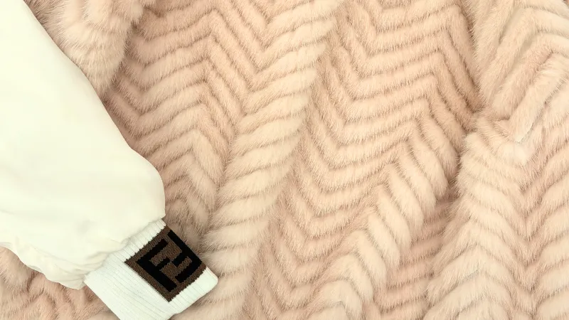 フェンディミンクブルゾン