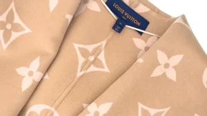 LOUIS VUITTON〉「カシミヤセーターの皮脂汚れを綺麗にしたい