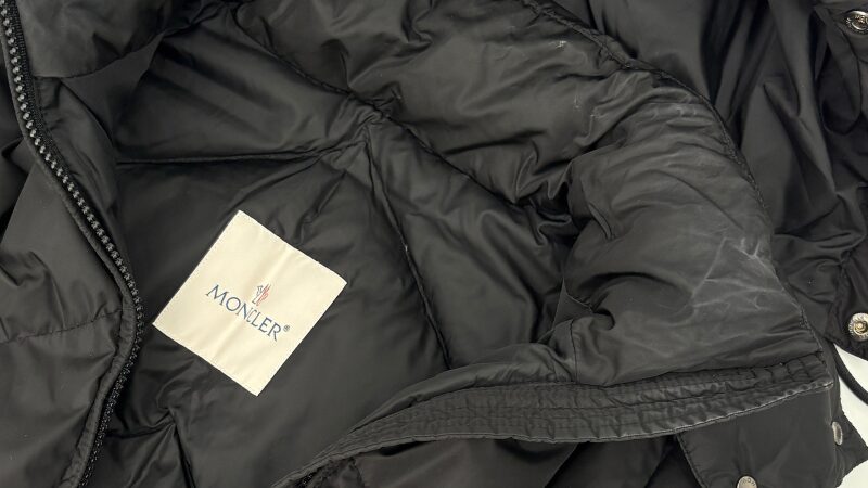 化粧汚れモンクレールダウン