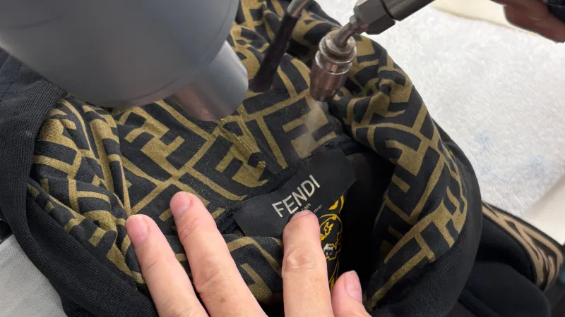FENDIパーカー水洗いクリーニング